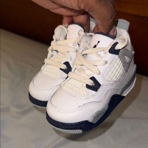 Jordan 4 RETRO (TD) 
5c 
White/Midnight Navy